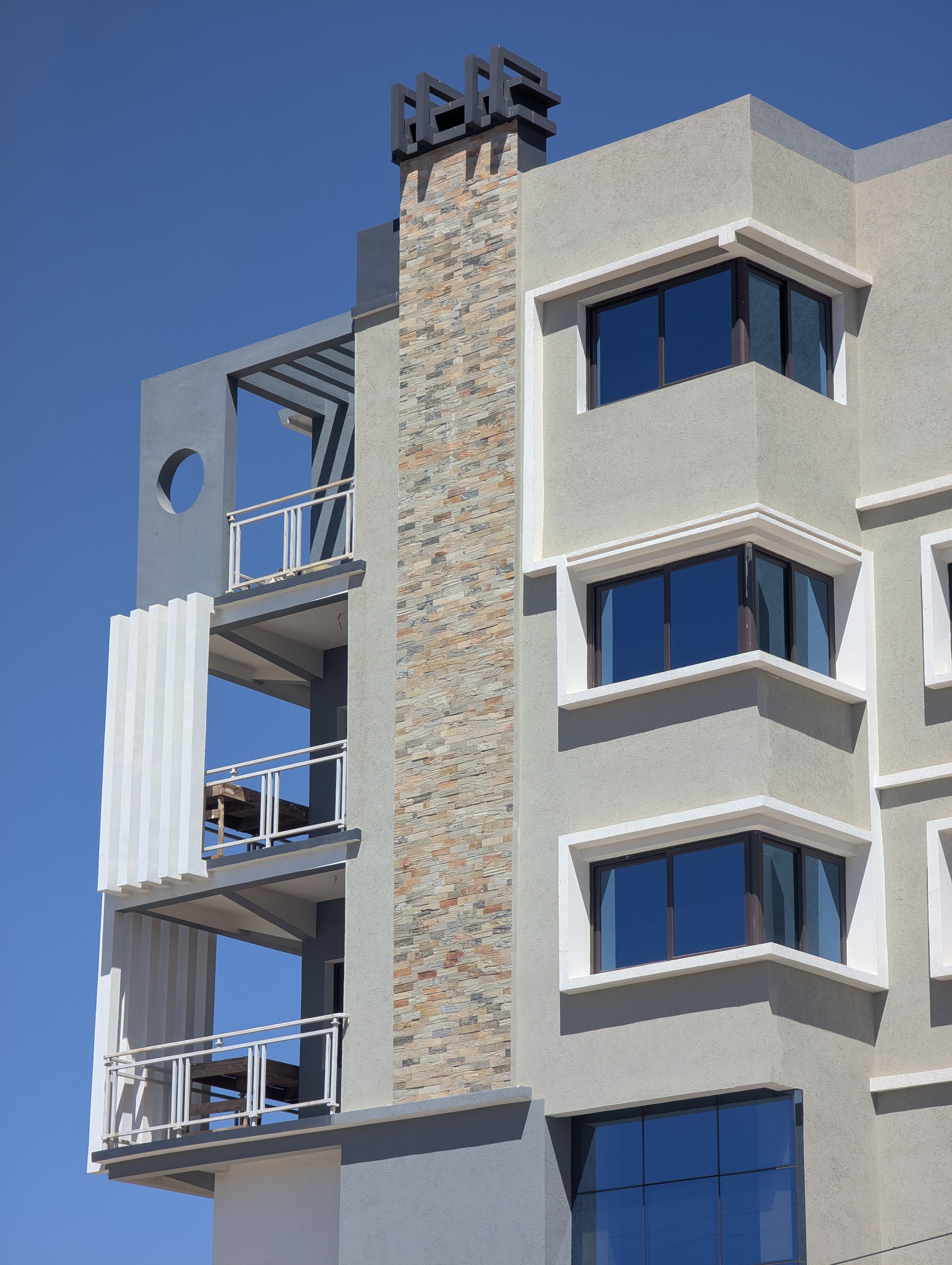 Plaquettes de granite pour soubassement et mur de clôture